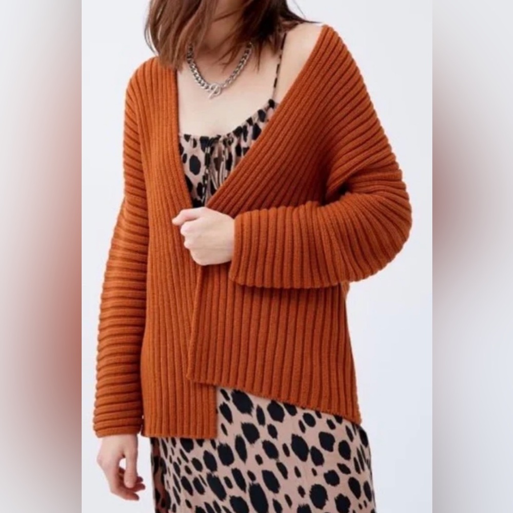 UO Leo Ribbed Open-Front Cardigan - Copper
Urban Outfitters